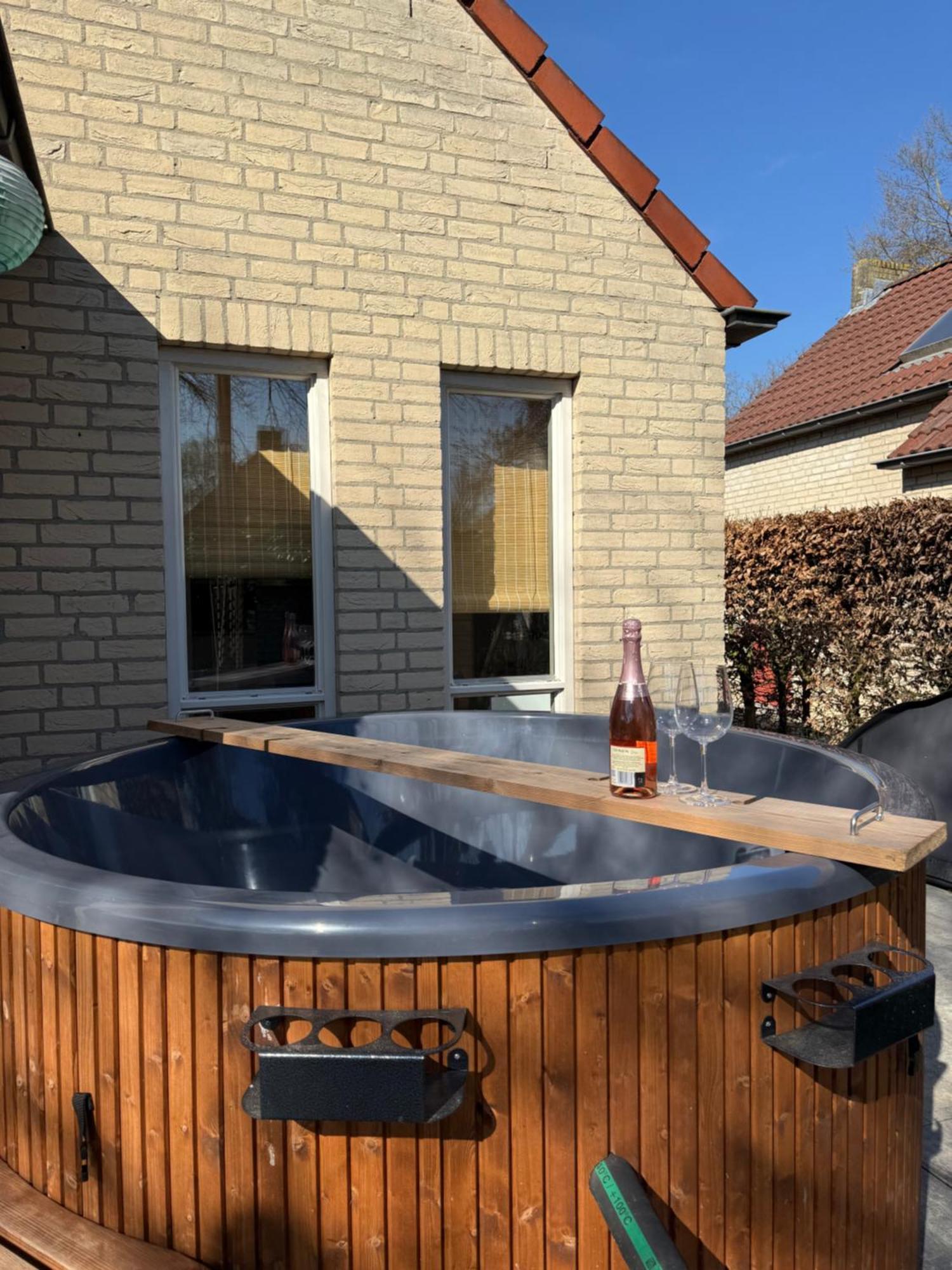 Wellness Huisje 52 Ewijk ภายนอก รูปภาพ